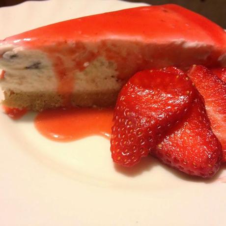 Cheesecake con salsa alle fragole