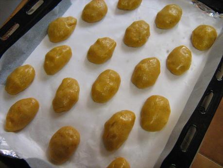 Melomakarona - i biscotti greci per il Natale  avvolti dallo sciroppo al miele