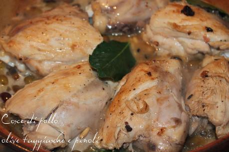 Cosce di pollo, olive taggiasche e pinolo