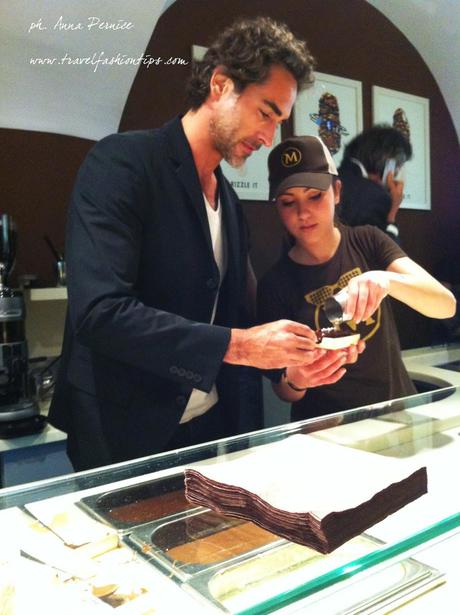 Il Magnum® Pleasure Store apre a Napoli. Sergio Muniz e Maddalena Corvaglia all'inaugurazione