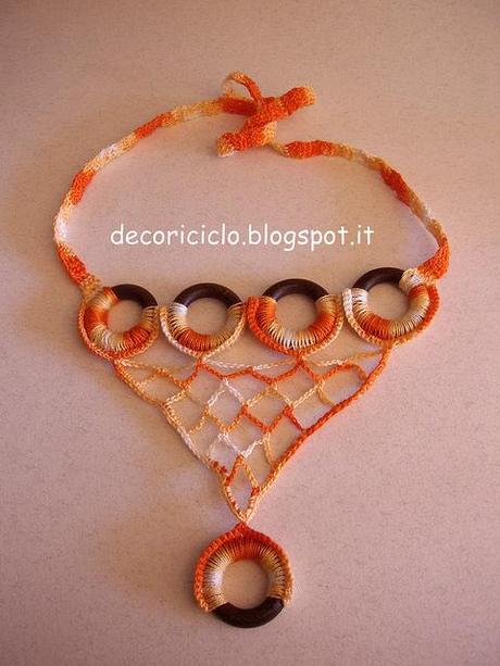 Collana di cotone e anelli di legno (delle tende) collana di cotone e anelli di legno delle tende 2