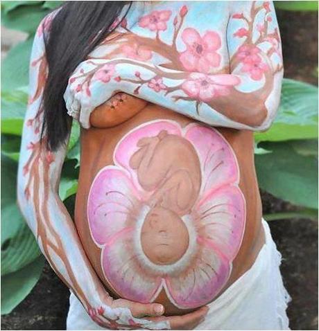 Il pancione dipinto: nuovo (e discusso) trend della gravidanza