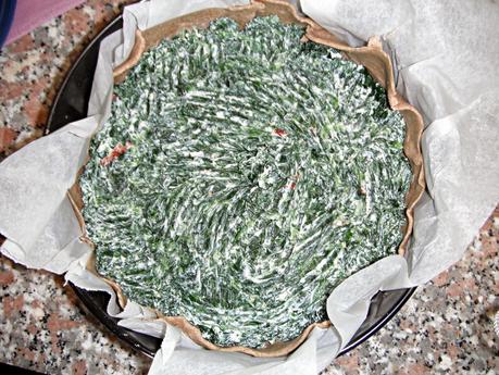 Torta salata integrale con spinaci, ricotta e pomodori secchi
