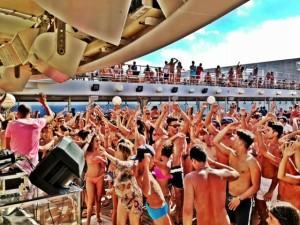 La “Nave dei Giovani”: Andare a Ibiza oppure a Mykonos?