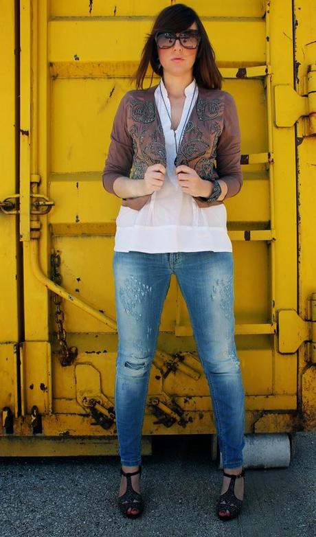 Outfit: giacca etnica Liu Jo e ripped jeans Sexy Woman