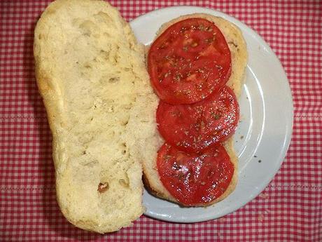 Ciabatta con caprese e melanzane arrostite