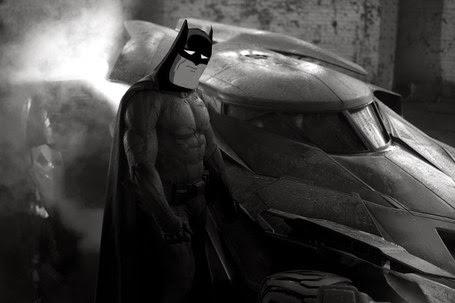 QUEL BATMAN TRISTE DI BEN AFFLECK CHE IL WEB HA GIÀ SEPPELLITO CON UNA RISATA