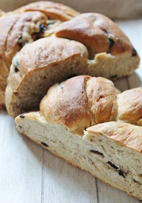 TRECCIA DI PAN BRIOCHE ALLE OLIVE NERE