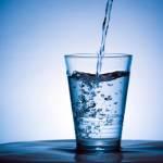 Dieta disintossicante? “Meglio bere acqua e dormire 8 ore a notte”