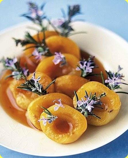 albicocche allo sciroppo con rosmarino albicocche allo sciroppo con rosmarino