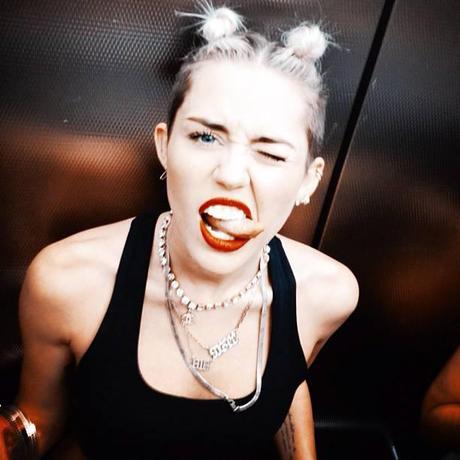 Altri oggetti leccati da Miley Cyrus