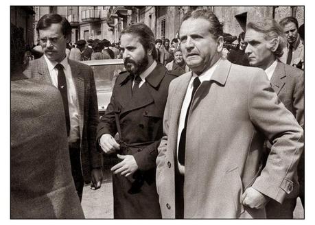 Giovanni Falcone (e l'ipocrisia delle istituzioni) Giovanni Falcone (e l'ipocrisia delle istituzioni)