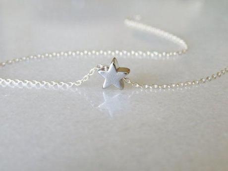 What Inspire Me: Tiny Silver Necklace...