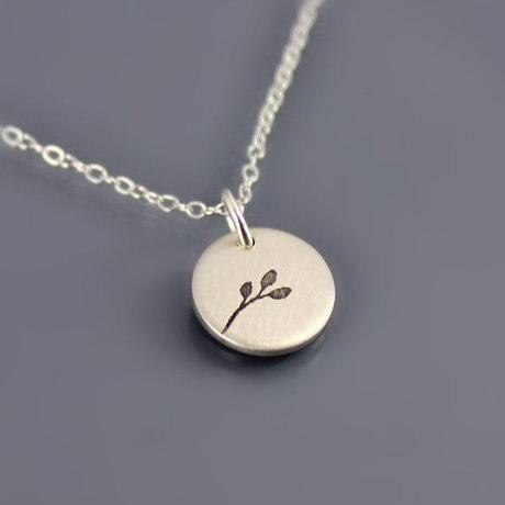 What Inspire Me: Tiny Silver Necklace...