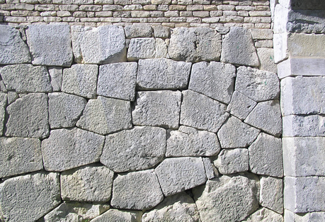 Archeologia. Le mura dei Pelasgi, una tecnica architettonica millenaria.