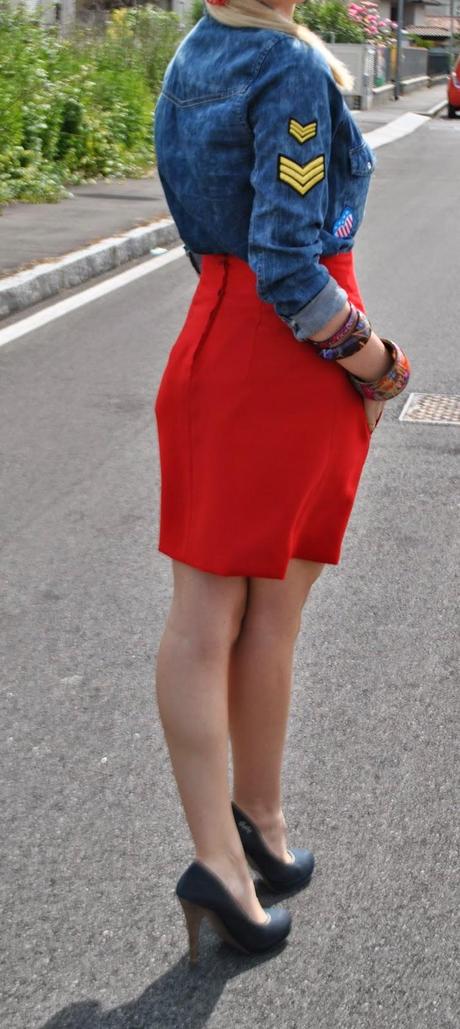 outfit gonnaa vita alta rossa e camicia in denim outfit gonna rossa a vita alta e camicia in denim outfit gonna a vita alta outfit camicia in denim come abbinare la camicia in denim fashion blogger italiane outfit di mariafelicia magno fashion blogger di colorblock by felym outfit gioielli giolina e angelo outfit maggio 2014 outfit primaverili blog di moda di mariafelicia magno abbinamenti gonna a tubino tacchi e gonna come abbinare la gonna rossa mariafelicia magno blogger di colorblock by felym occhiali da sole carrera camicia in denim con applicazioni pimkie decolletè di jeans replay bracciali desigual