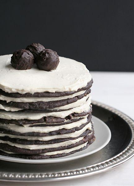 http://chocolateguru.tumblr.com/post/50753765487/giant-cake-with-chocolate-cookies-and-baileys