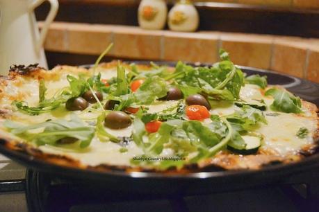 Pizza Asiago, pomodorini Pachino, olive, zucchine e rucola