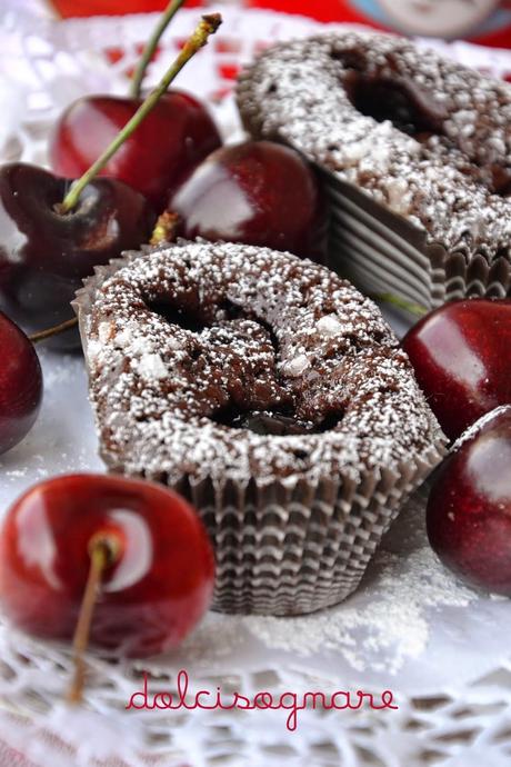 Tortine al cioccolato e amarene