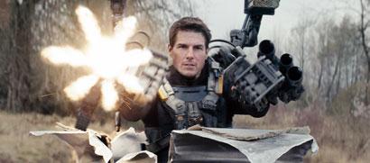 Il fanta-thriller Edge of Tomorrow: ci sarà un domani? Tom Cruise in una scena di