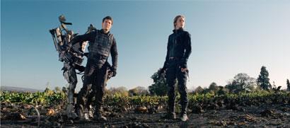 Il fanta-thriller Edge of Tomorrow: ci sarà un domani? Tom Cruise e Emily Blunt in una scena di