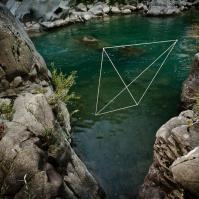 17_vp7h6189 Le geometrie naturali e urbane di Moneyless