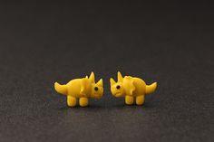 http://www.etsy.com/it/listing/78681835/triceratops-dinosaur-earrings-cute-stud?ref=v1_other_2