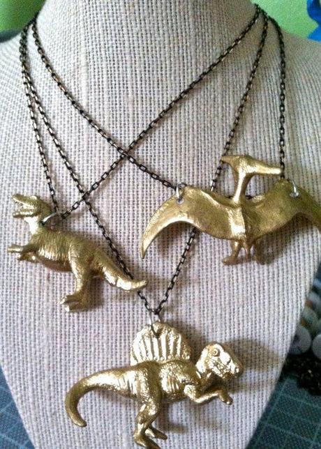 http://www.etsy.com/es/listing/156348612/t-rex-gold-dinosaur-necklace?utm_source=OpenGraph&utm_medium=PageTools&utm_campaign=Share