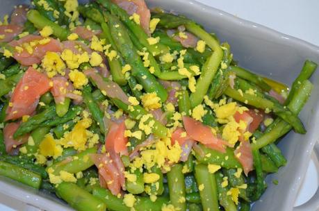 Insalata di asparagi e salmone