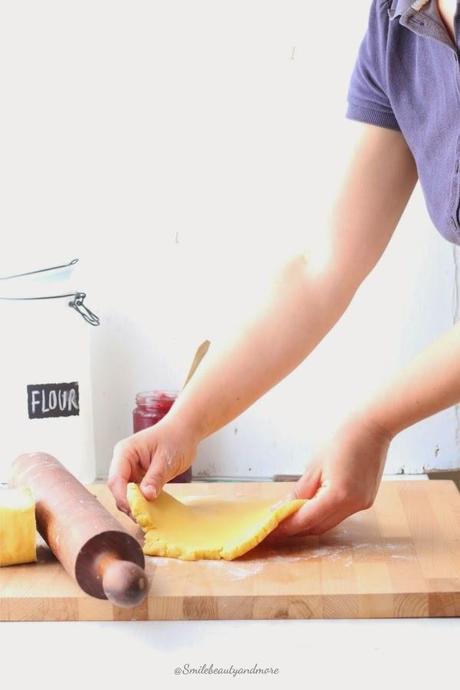 Girelle di pasta frolla con confettura di ciliegie