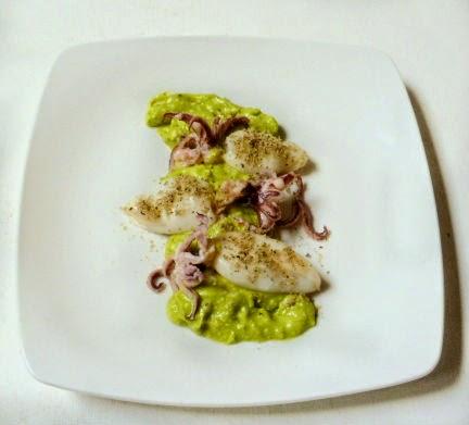 calamari con crema di avocado e feta