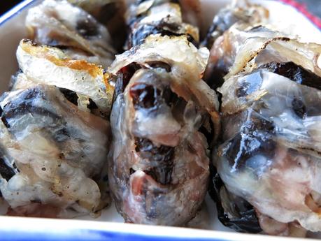 Prugne in pareo con sorpresa Prugne in pareo con sorpresa