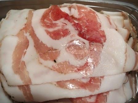 Prugne in pareo con sorpresa Prugne in pareo con sorpresa