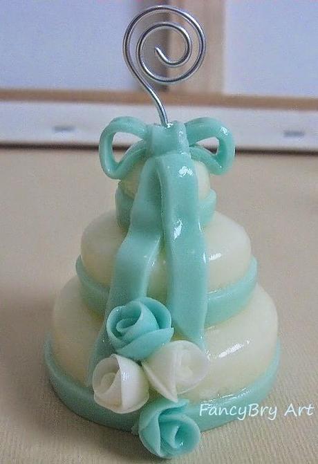 Mix di mini wedding cake segnaposto con portamemo