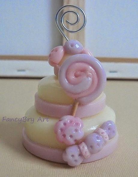 Mix di mini wedding cake segnaposto con portamemo