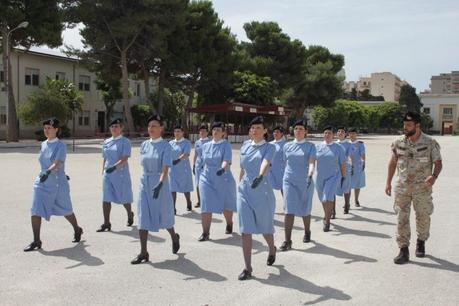 Allieve della Croce Rossa Italiana in addestramento presso il 6° Bersalgieri