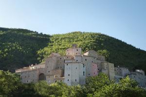 il 14 giugno 2014 a Postignano, protagonista è l’arte contemporanea Castello di Postignano