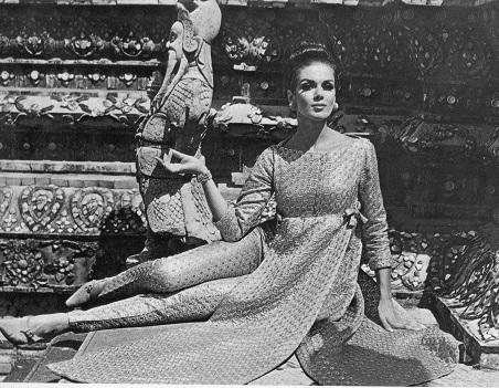 Irene Galitzine 1965 - Foto di Elsa Haertter in Siam - Da Grazia n.1923