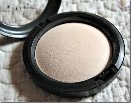 mac mineralize skinfinish natural light close up