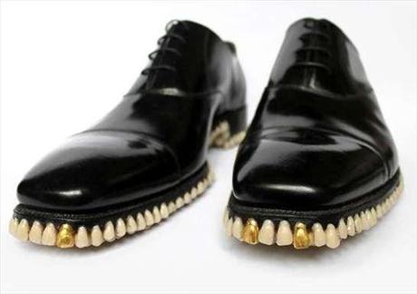 le scarpe con i denti (cche spero tanto tanto tanto sianno RIPRODUZIONI - fedeli, ma riproduzioni)