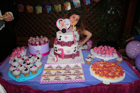 Torta Violetta e sweet table a tema