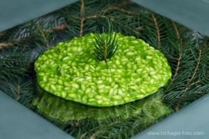 In Val d’Ultimo (Bz) l’Arosea Life Balance Hotel propone il “Food Forest Style” 20140605_arosea_risotto_germogli_abete_1