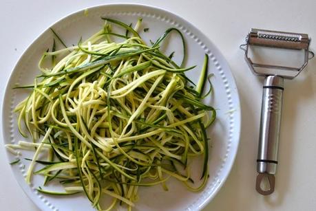 Ricetta Light: spaghetti di zucchine cremosi al curry e gamberetti