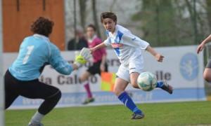 Daniela Sabatino mentre calcia in porta - Fonte: Acf Brescia Calcio Femminile (pagina facebook)