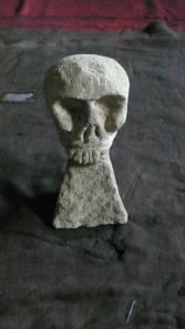 L1050372 - scull - stone
