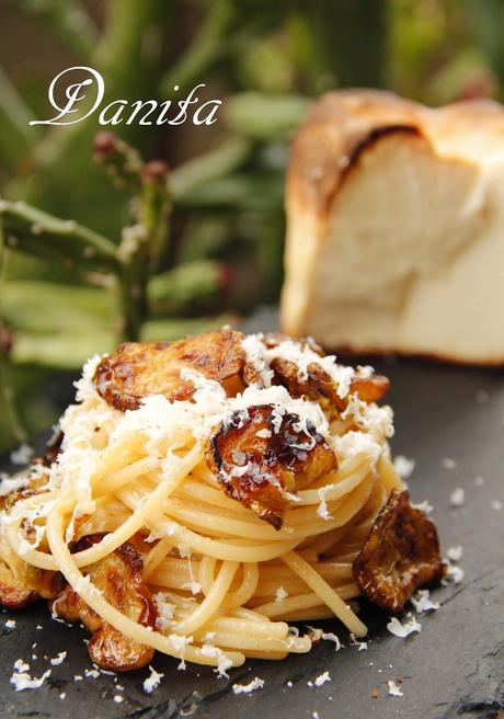 Spaghetti con zucchina fritta e ricotta salata: un raggio di sole