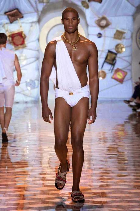 Milano Moda Uomo: Versace Uomo P/E 2015