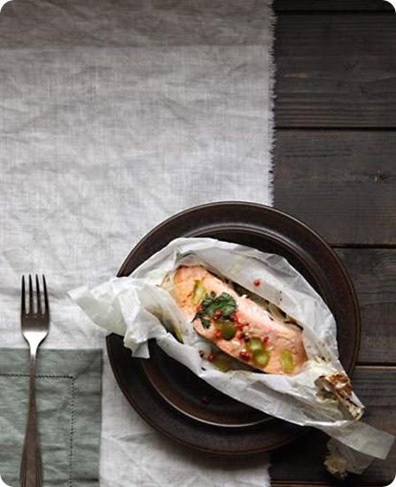 Filetto di salmone al cartoccio con lime e coriandolo Filetto di salmone al cartoccio con lime e coriandolo