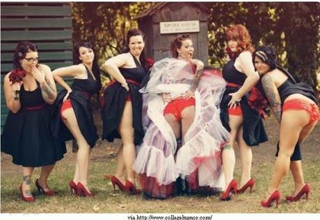 Nuova moda in Usa: Bridesmaids Mooning