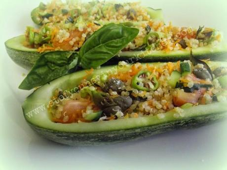 Zucchine ripiene di quinoa ed ortaggi estivi - dietetiche, senza glutine, vegan
